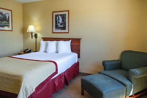 Pinedale Hotel & Suites