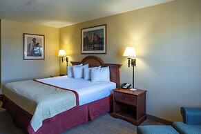 Pinedale Hotel & Suites