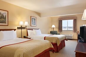 Pinedale Hotel & Suites