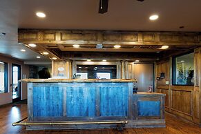 Pinedale Hotel & Suites