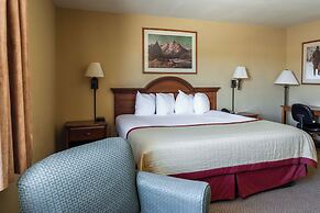 Pinedale Hotel & Suites