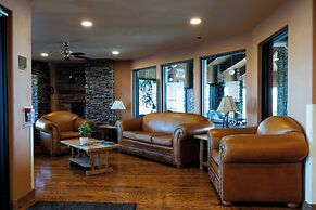 Pinedale Hotel & Suites