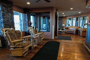 Pinedale Hotel & Suites