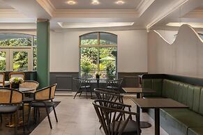 Hotel Vallea Bromont, Tapestry Collection by Hilton