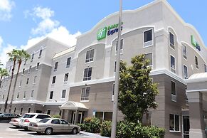Holiday Inn Express Hotel & Suites Clearwater/Us 19 N, an IHG Hotel