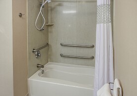 Hampton Inn & Suites Youngstown-Canfield