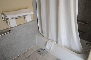 Scottish Inn & Suites Highway 6 South