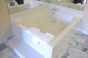 Scottish Inn & Suites Highway 6 South