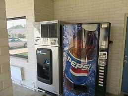 Travelers Inn and Suites Liberty