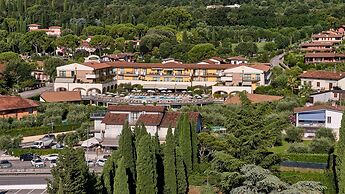 Le Terrazze Sul Lago Residence & Hotel