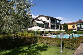 Le Terrazze Sul Lago Residence & Hotel