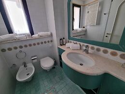 Le Terrazze Sul Lago Residence & Hotel