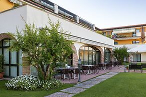 Le Terrazze Sul Lago Residence & Hotel