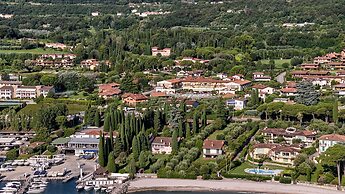 Le Terrazze Sul Lago Residence & Hotel