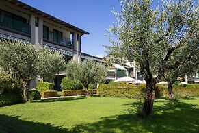 Le Terrazze Sul Lago Residence & Hotel