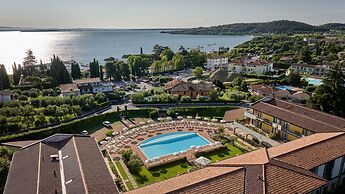Le Terrazze Sul Lago Residence & Hotel