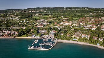 Le Terrazze Sul Lago Residence & Hotel