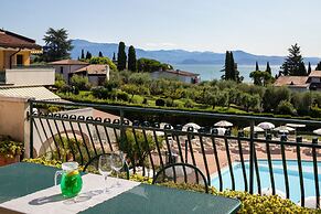 Le Terrazze Sul Lago Residence & Hotel