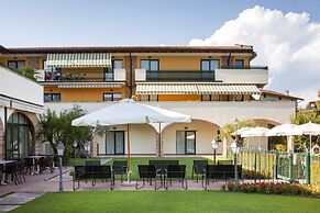 Le Terrazze Sul Lago Residence & Hotel