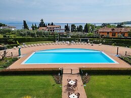 Le Terrazze Sul Lago Residence & Hotel
