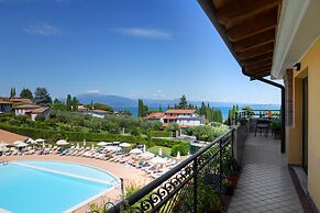 Le Terrazze Sul Lago Residence & Hotel
