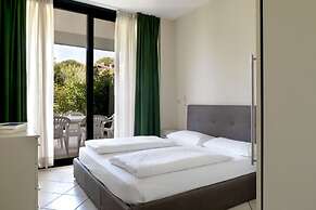 Le Terrazze Sul Lago Residence & Hotel