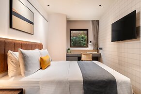 Dash Living On Hollywood