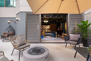 Dash Living On Hollywood