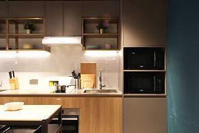 Dash Living On Hollywood