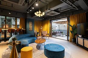 Dash Living On Hollywood