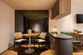 Dash Living On Hollywood