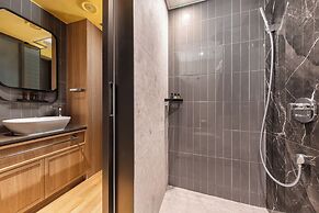 Dash Living On Hollywood