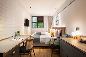 Dash Living On Hollywood