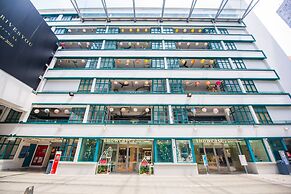 Dash Living On Hollywood