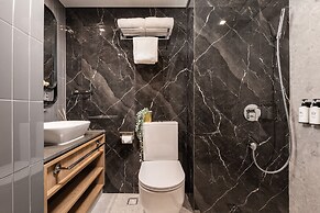 Dash Living On Hollywood