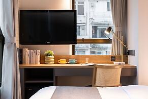 Dash Living On Hollywood