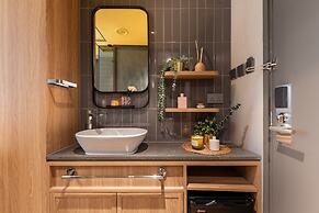 Dash Living On Hollywood