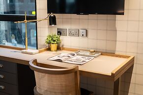 Dash Living On Hollywood