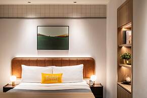 Dash Living On Hollywood