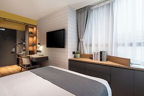 Dash Living On Hollywood