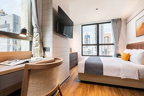 Dash Living On Hollywood