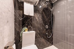 Dash Living On Hollywood