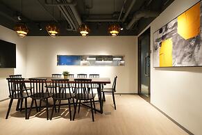 Dash Living On Hollywood