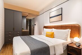 Dash Living On Hollywood