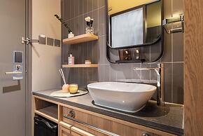 Dash Living On Hollywood