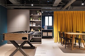 Dash Living On Hollywood