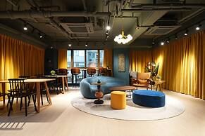 Dash Living On Hollywood