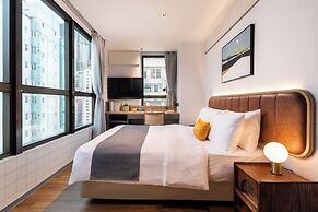 Dash Living On Hollywood