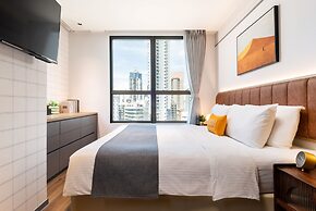 Dash Living On Hollywood