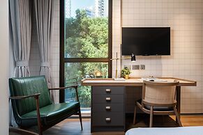 Dash Living On Hollywood